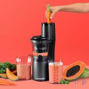 عصاره گیر نوتریبولت مدل sj300 موتور 150 وات و فناوری پرس آرام